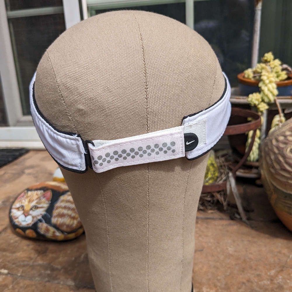 Nike visor - Picture 2 of 4